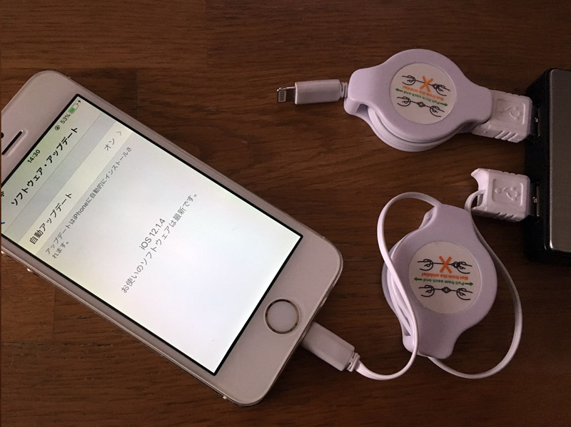 巻取り式のiPhone用充電ケーブル